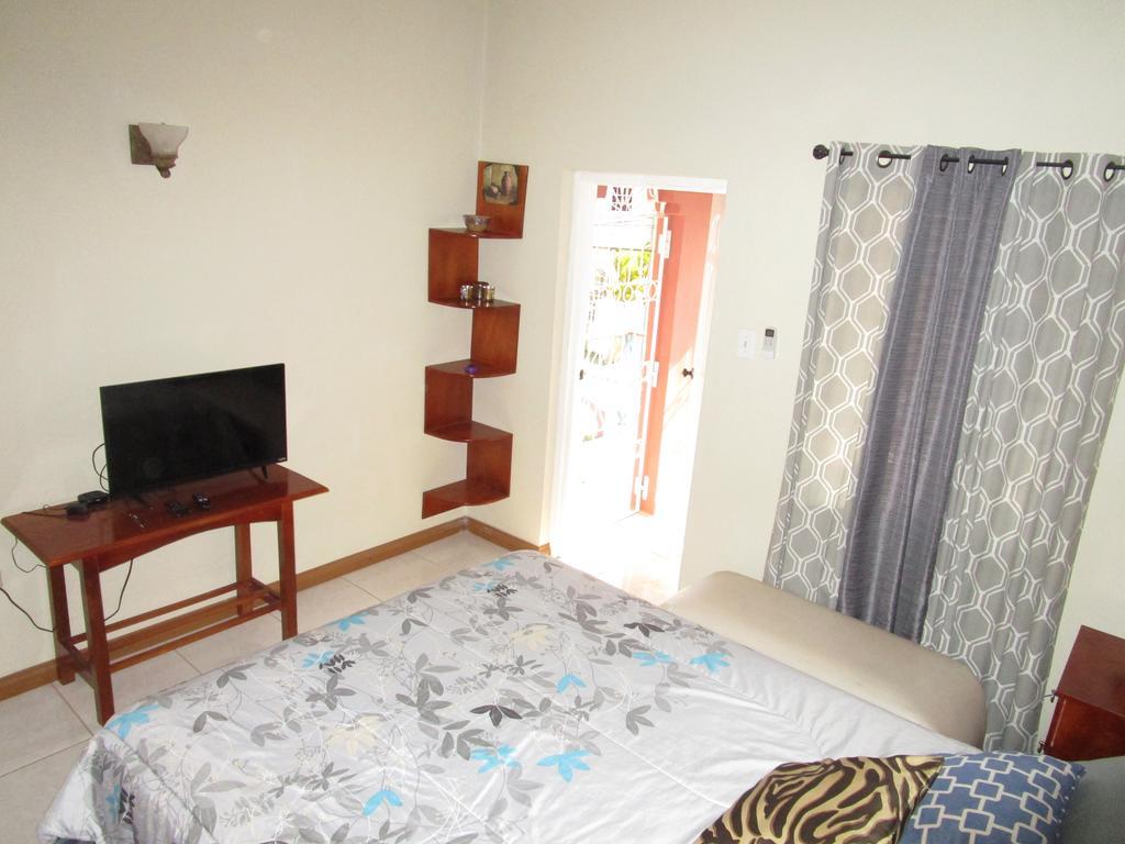 The Residence Portmore Apartments Exterior foto
